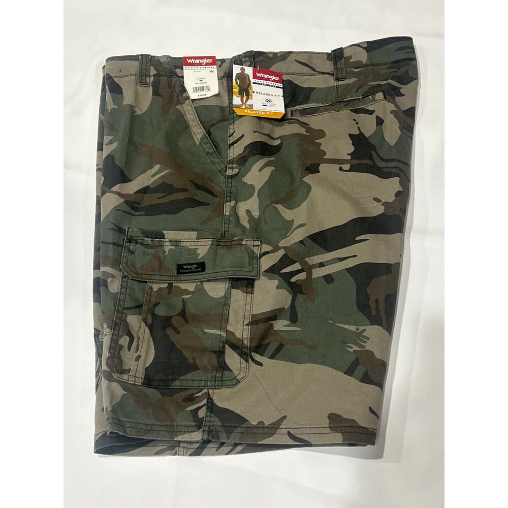 NWT Wrangler Men's Relaxed Camo Cargo Shorts 46" Waist 10" Inseam 112336219